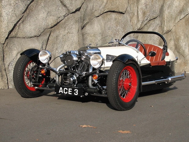 The early Morgan cars were two seat or four seat threewheelers 