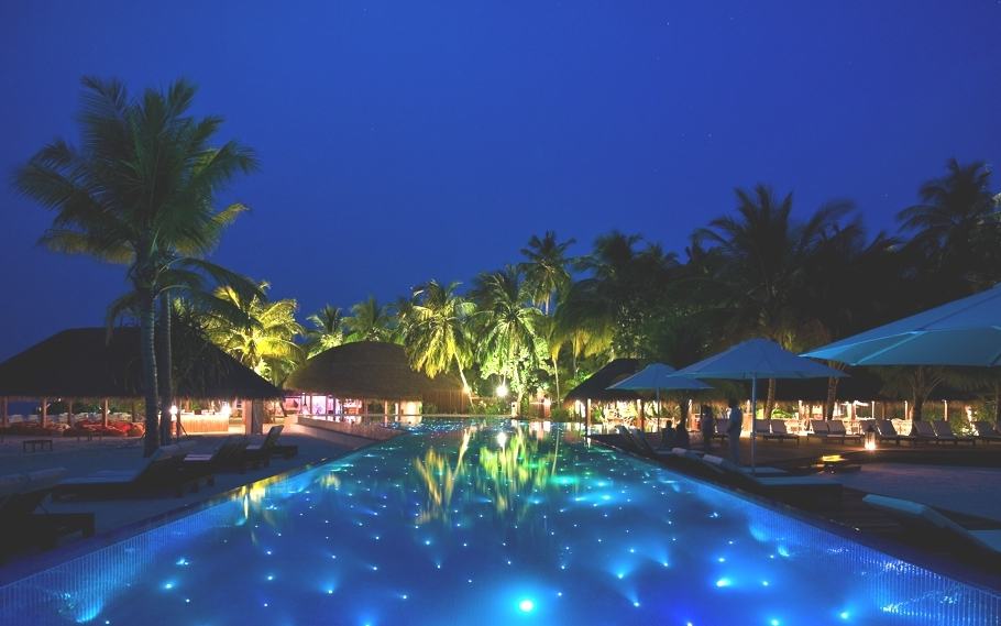 Download this The Blissful Kuramathi Island Resort Maldives picture