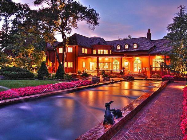 Lovely Woodside Luxury Estate in California, for sale