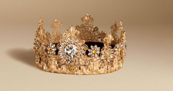 Dolce & Gabbana’s Exclusive Crown Is A Royal Christmas Gift