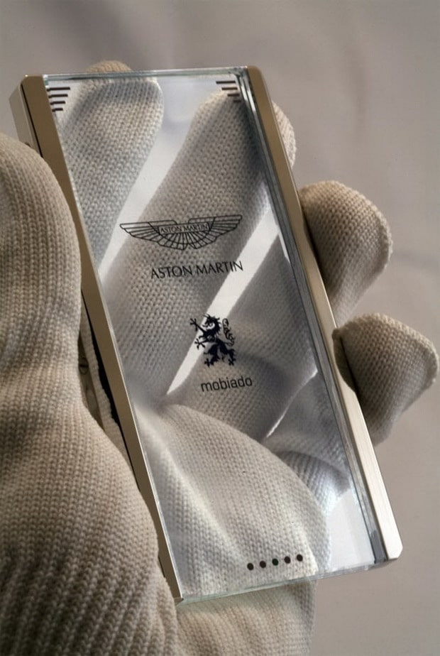 Mobiado CPT002 Aston Martin Concept Phone 4