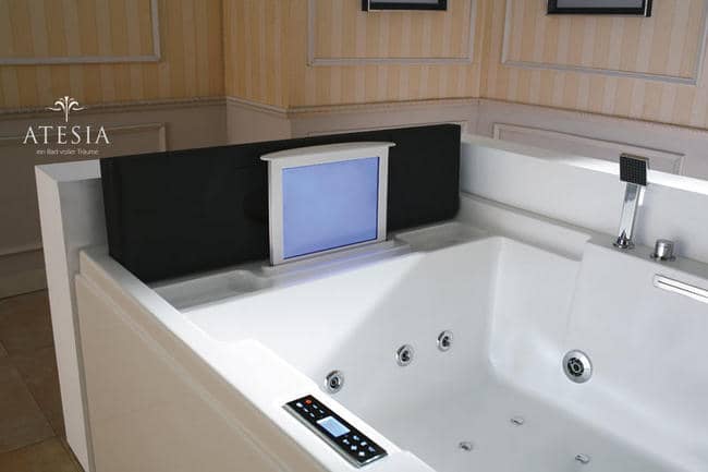 Bora Bora TV Bathtub 2
