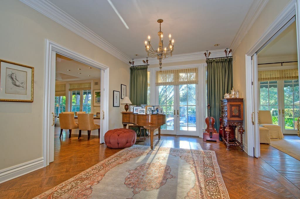 Traditional Estate in Holmby Hills 14