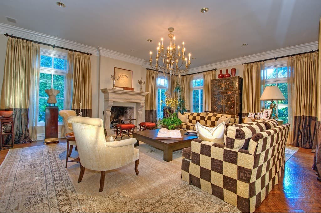 Traditional Estate in Holmby Hills 20