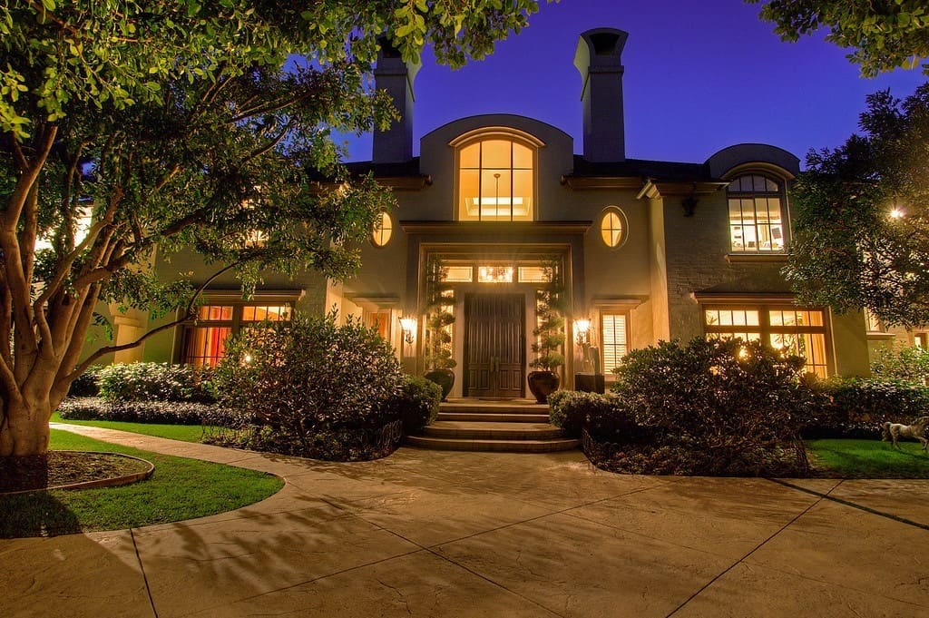 Traditional Estate in Holmby Hills 3