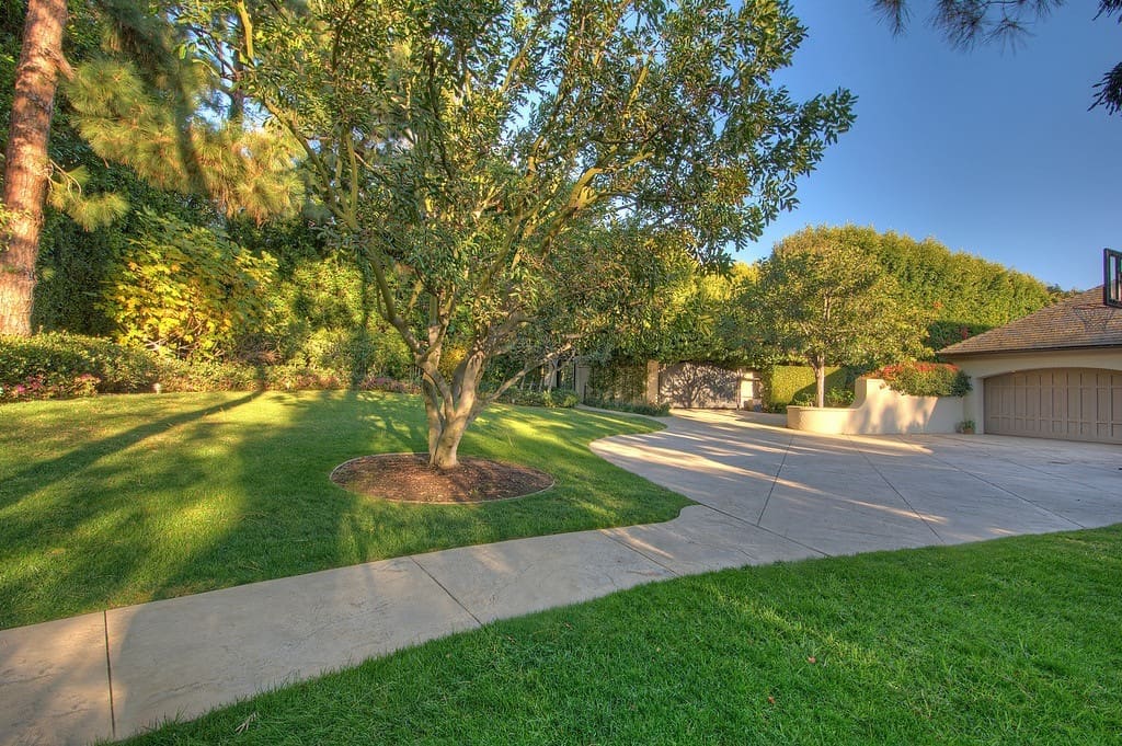 Traditional Estate in Holmby Hills 8