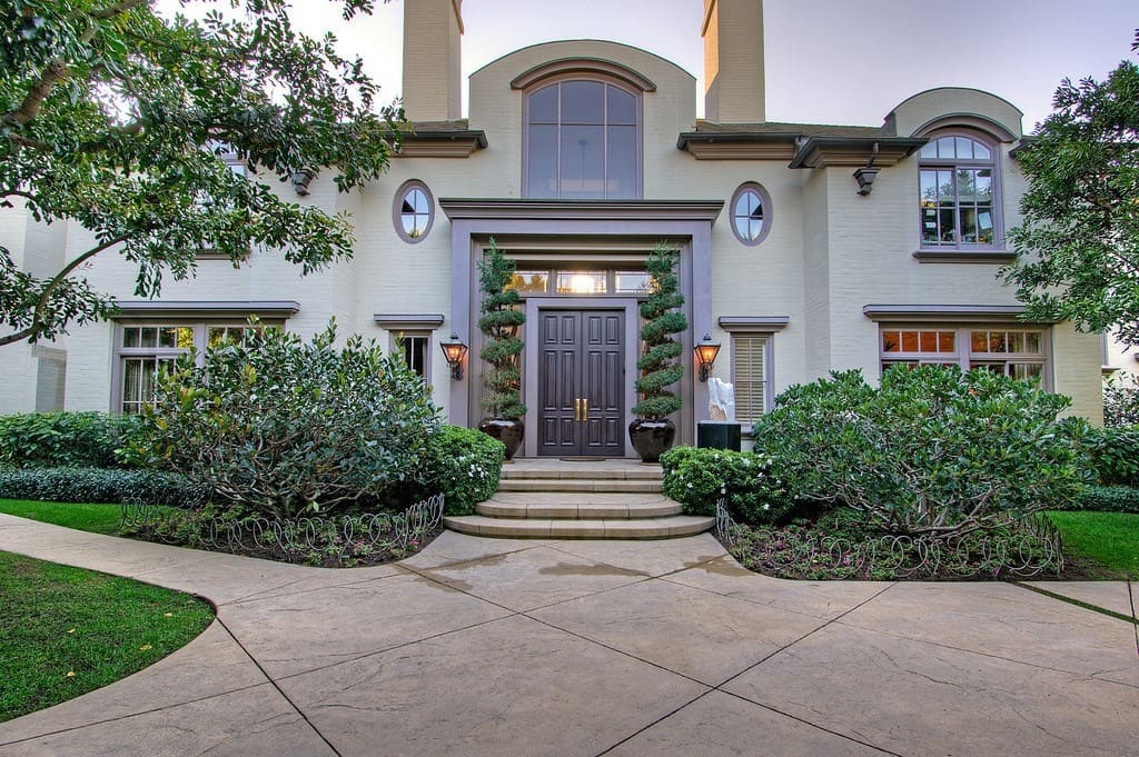 Traditional Estate in Holmby Hills 9