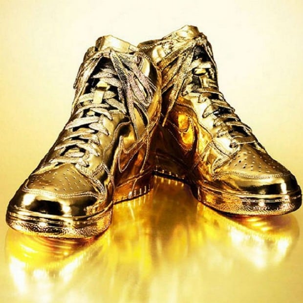 Glamour Acorazado compañero Indulgences no. 5 limited edition 24 carat gold Nike Dunks