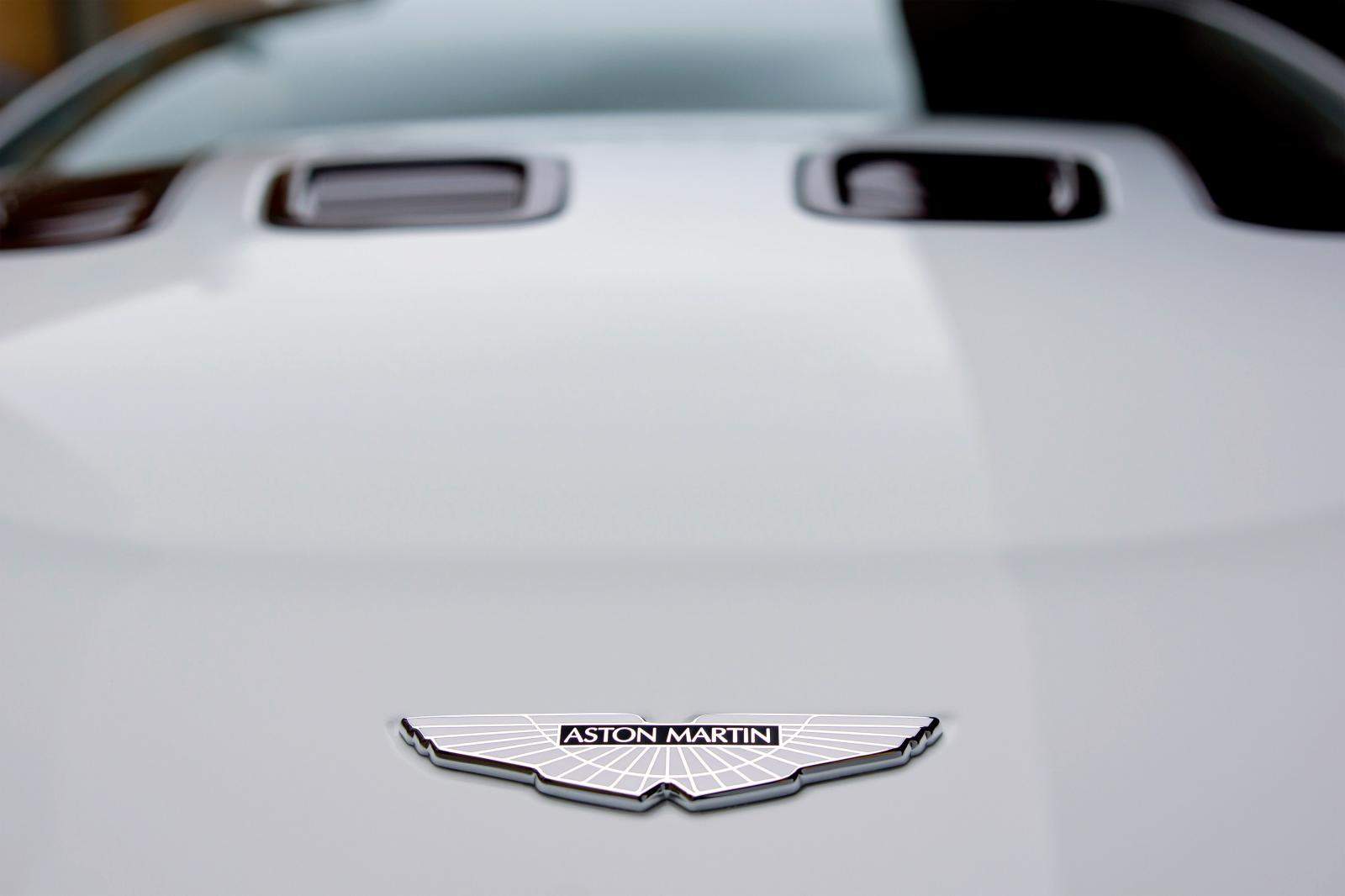 Aston Martin V12 Vantage Roadster 18