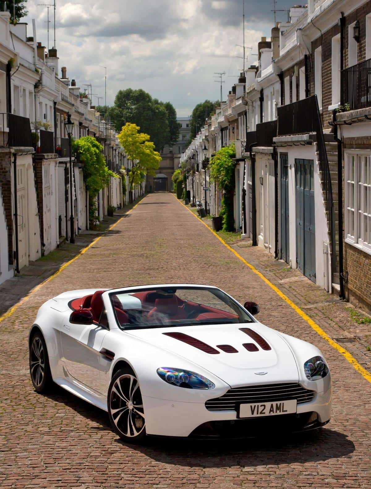 Aston Martin V12 Vantage Roadster 9