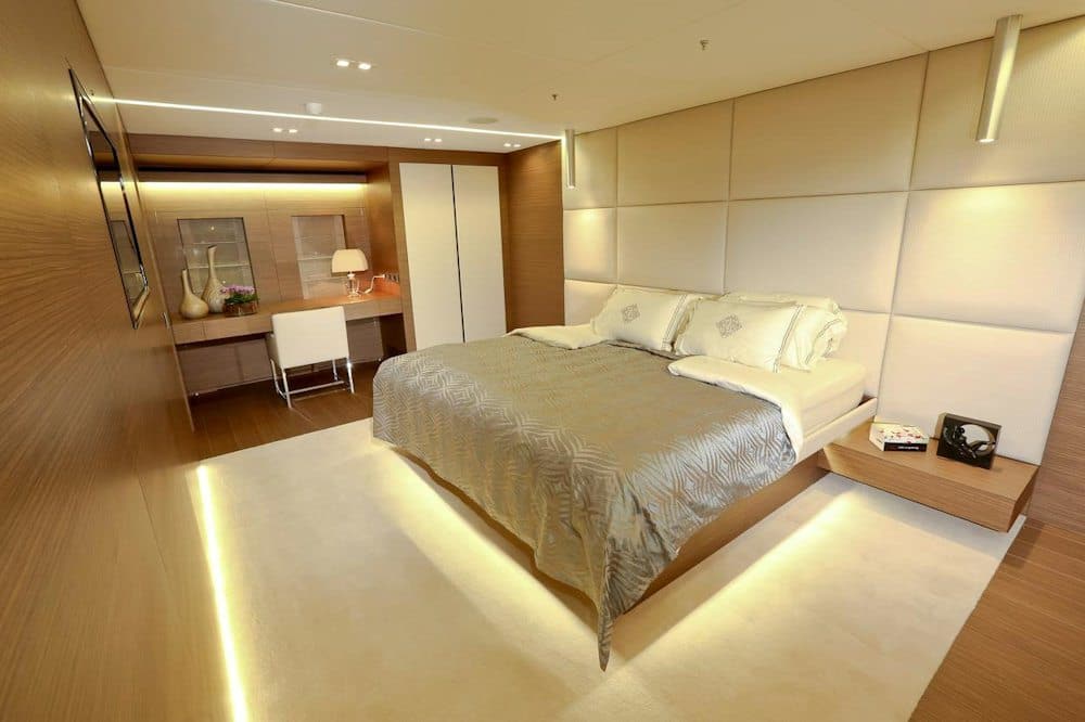 Ouranos yacht 12