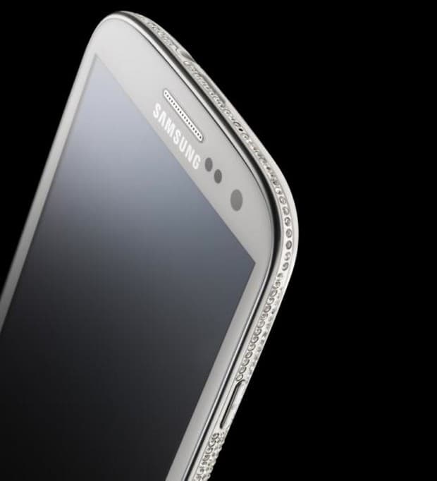 Samsung Galaxy S III by Amosu Couture 2