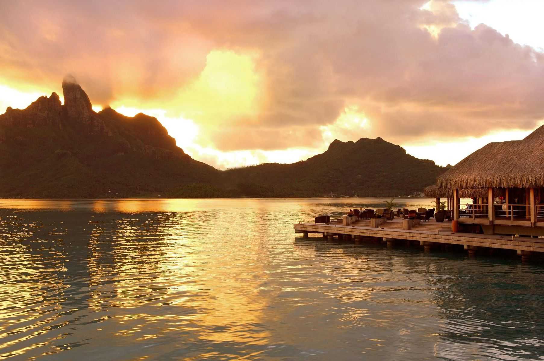 St. Regis Bora Bora Resort 8