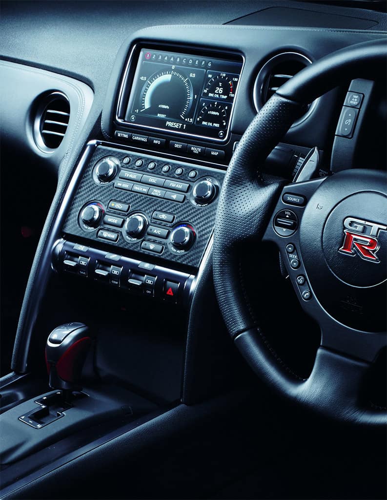 2014 Nissan GT R 11