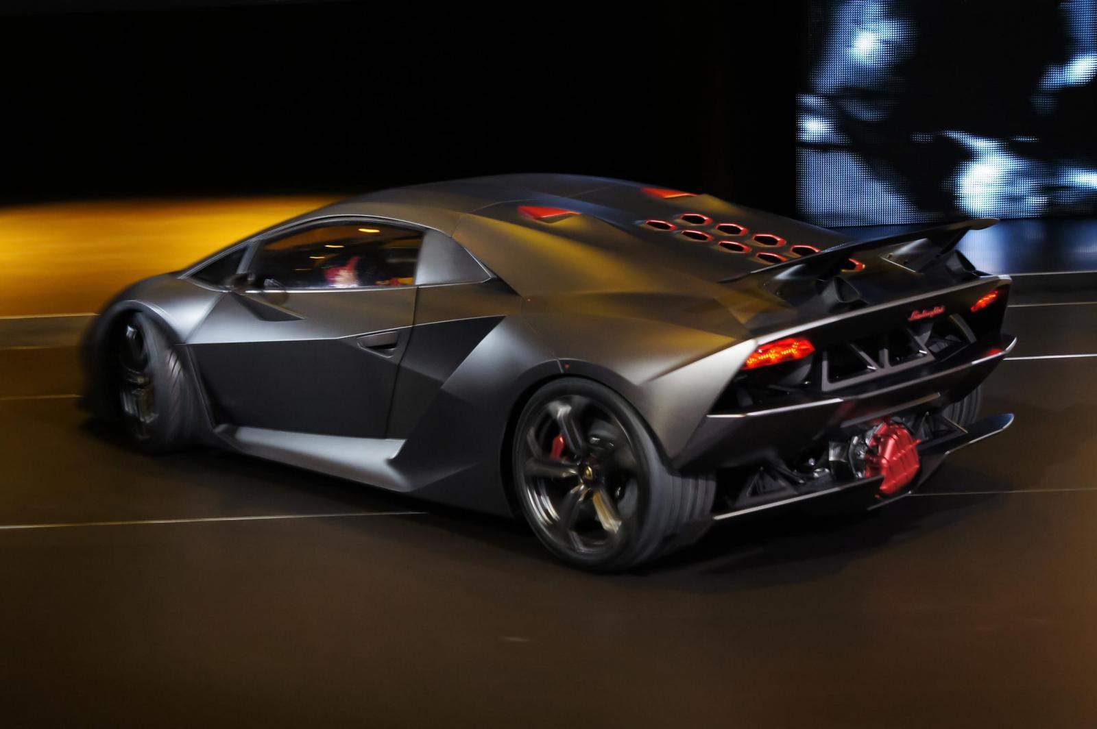 Lamborghini Sesto Elemento 11