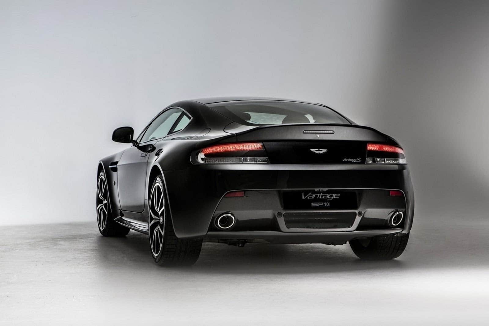 Aston Martin Vantage SP10 4