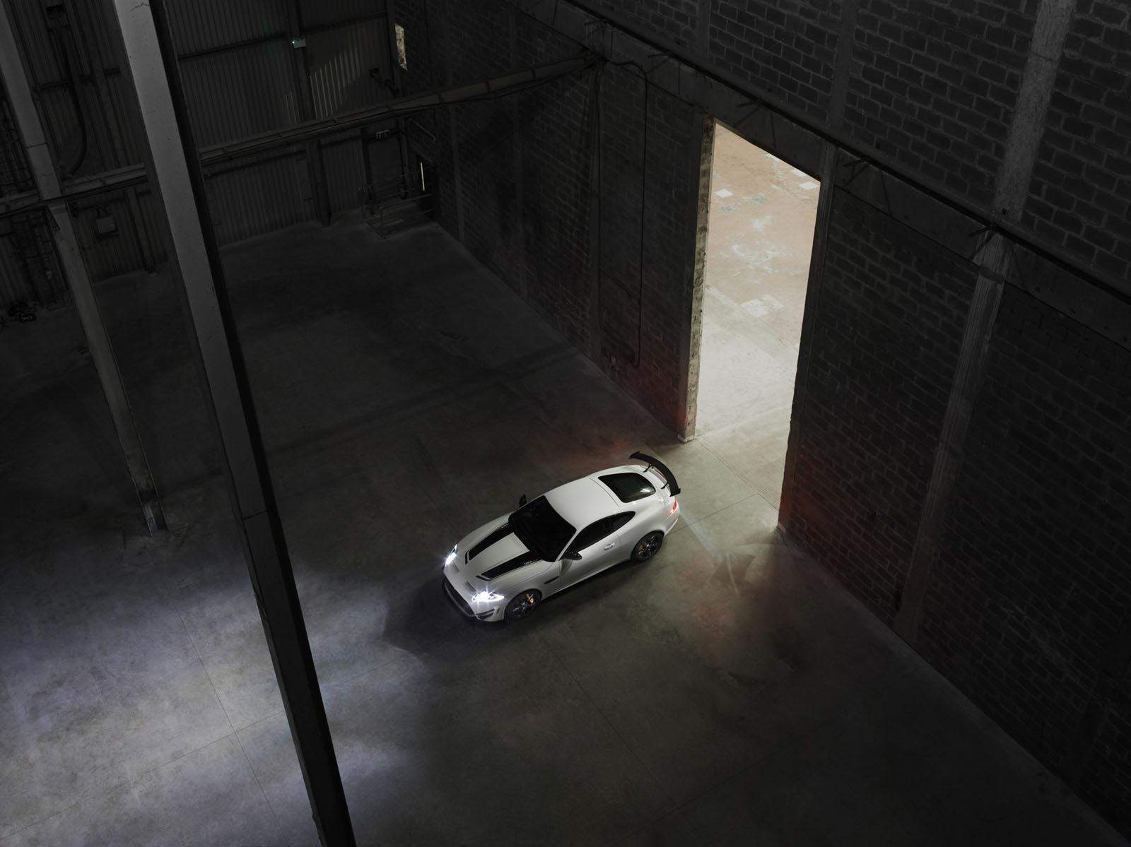 2014 Jaguar XKR-S GT 23