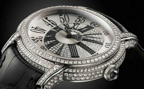 To commemorate the 15th anniversary of the Queen Elizabeth II (AP QEII) in Hong Kong, Audemars Piguet will be launching a 100-piece Millenary limited edition  watch