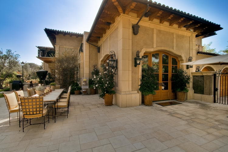 Mediterranean Manor in Beverly Hills 50