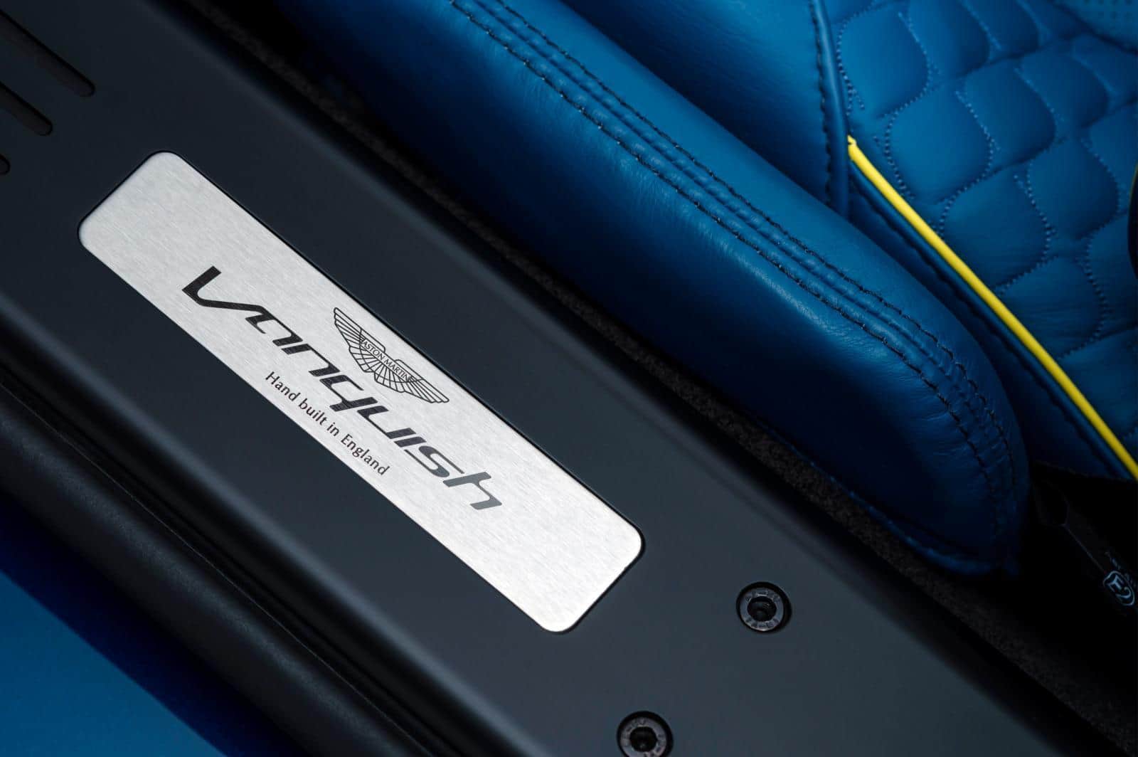 Aston Martin Vanquish Volante 15