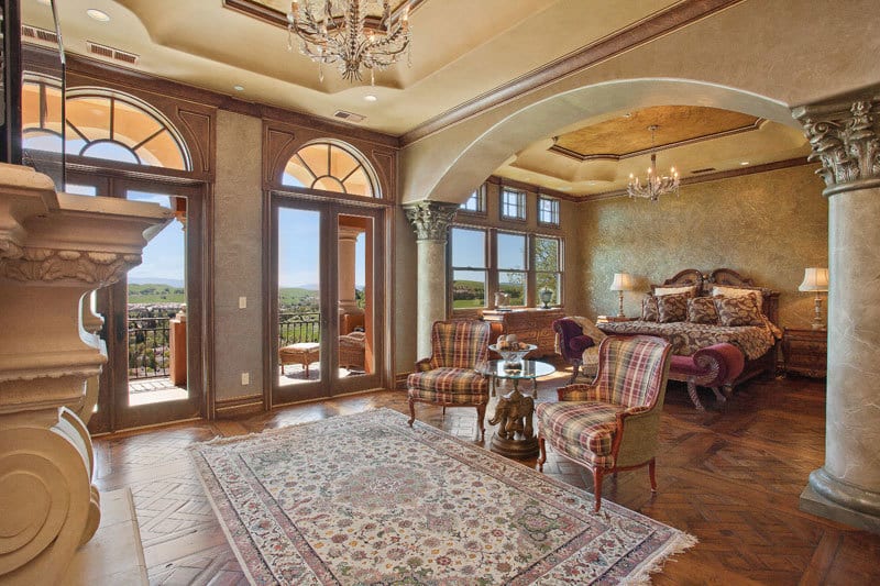 Located at 228 S Ridge Ct., Blackhawk, California, United States, this Villa Bellisima is situated under the southwestern slopes of Mt. Diablo in the exclusive gated Blackhawk Country Club