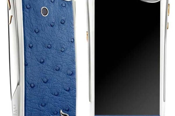 Savelli debuts diamond studded Android smartphones just for women