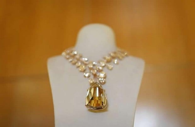 L’Incomparable necklace 2