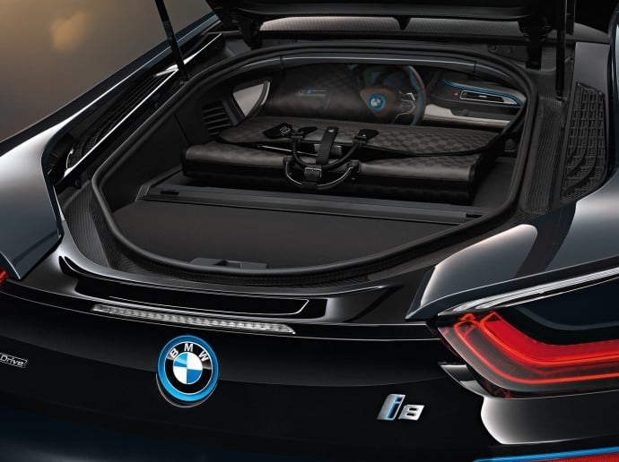 BMW-i8-Louis-Vuitton-Luggage 4