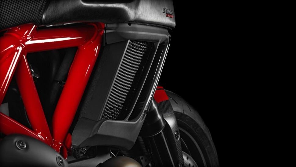 Ducati-2015-Diavel 13