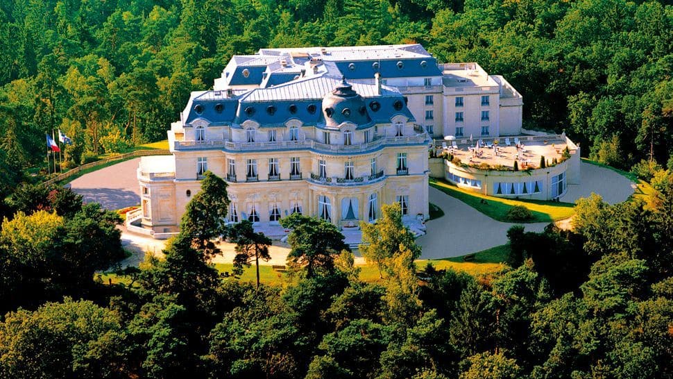 Tiara-Chateau-Hotel-Mont-Royal-Chantilly 1