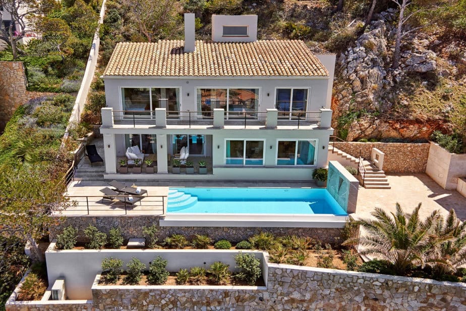 Elegant-Villa-with-Stunning-Sea-Views-Majorca 1