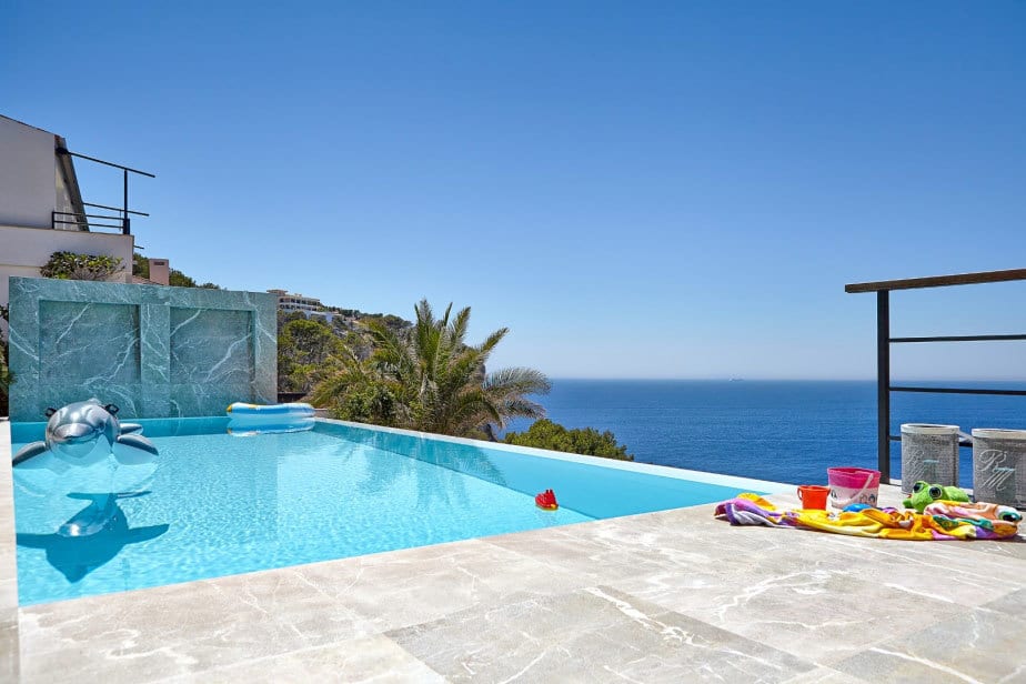 Elegant-Villa-with-Stunning-Sea-Views-Majorca 5
