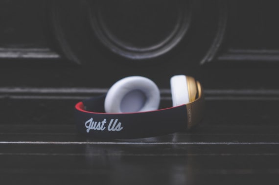 Beats-by-Dre-Kith-Headphones-and-Pill-Speaker 6