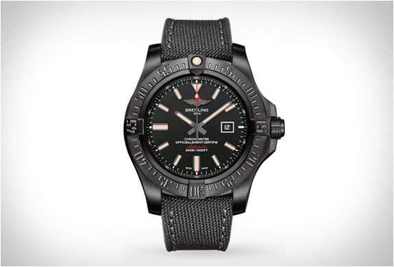 Breitling-Avenger-Blackbird-Wristwatch 1