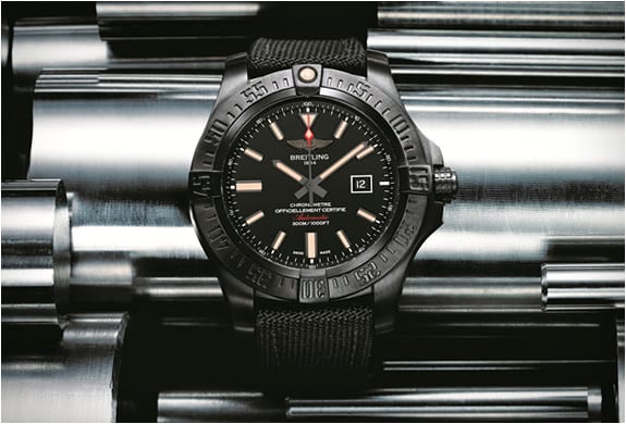 Breitling-Avenger-Blackbird-Wristwatch 4