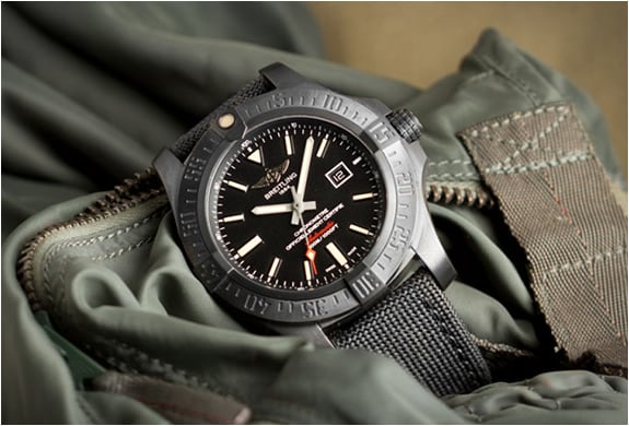 Breitling-Avenger-Blackbird-Wristwatch 5