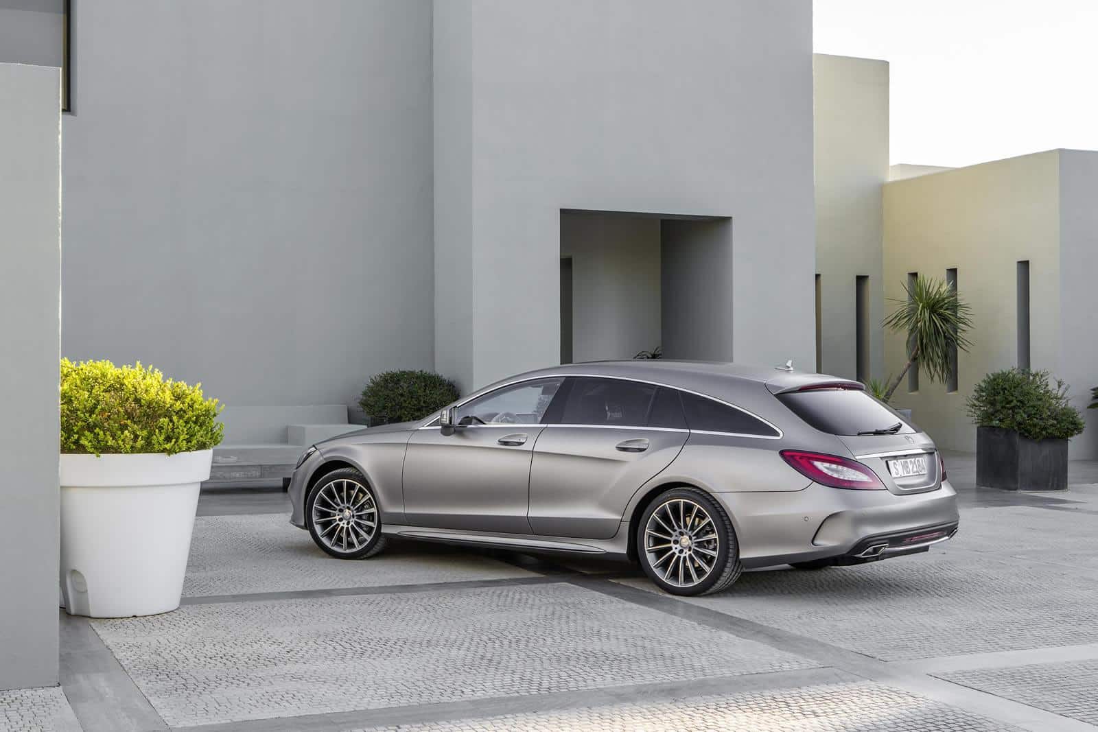 Mercedes-Benz-2015-CLS-Lineup 12