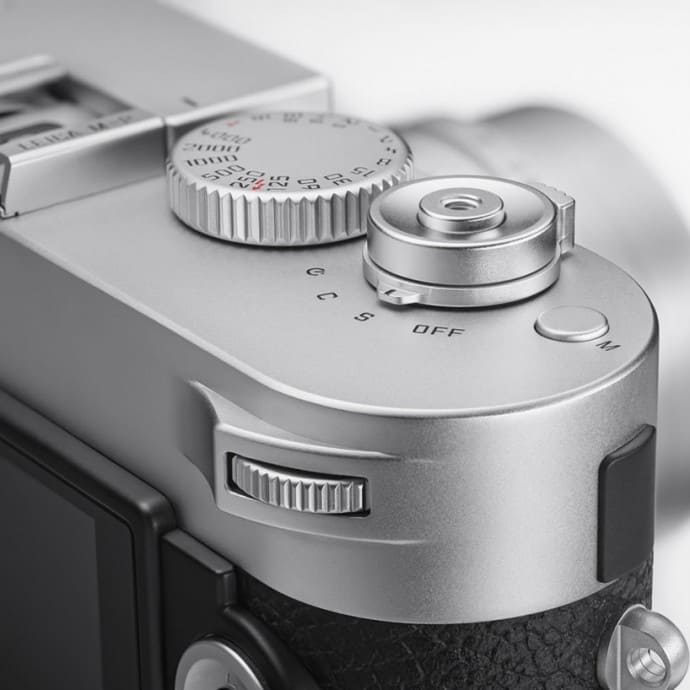 M-P-Type-240-Professional-Rangefinder-Camera 9