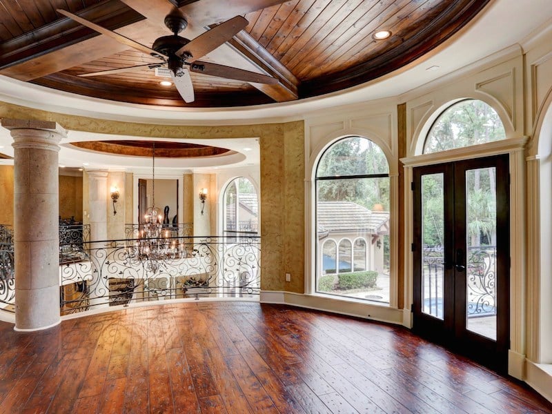 Newly-Renovated-Houston-Texas-Mansion-Perfect-for-Parties 12