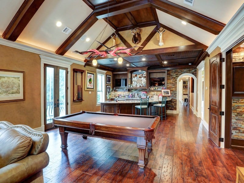 Newly-Renovated-Houston-Texas-Mansion-Perfect-for-Parties 16