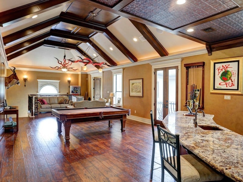 Newly-Renovated-Houston-Texas-Mansion-Perfect-for-Parties 17