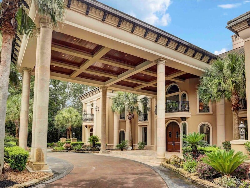 Newly-Renovated-Houston-Texas-Mansion-Perfect-for-Parties 2