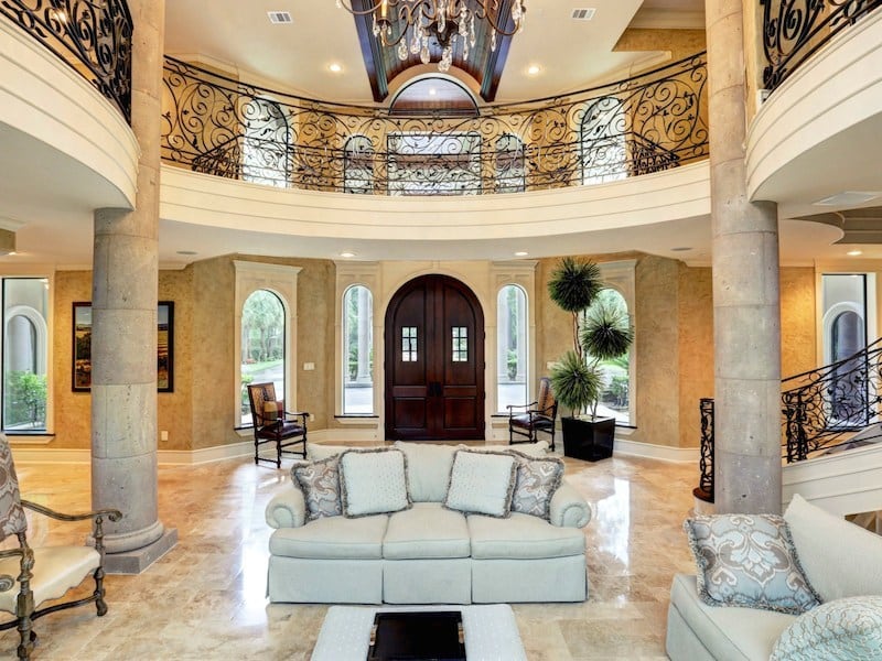 Newly-Renovated-Houston-Texas-Mansion-Perfect-for-Parties 4