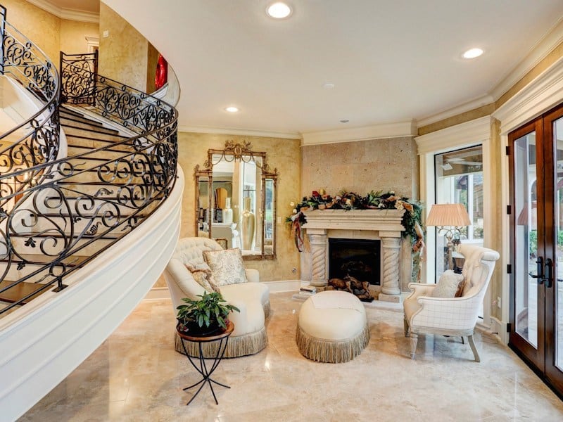 Newly-Renovated-Houston-Texas-Mansion-Perfect-for-Parties 7