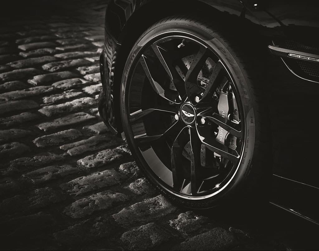 Aston-Martin-Vanquish-Carbon-Black-Special-Edition 14