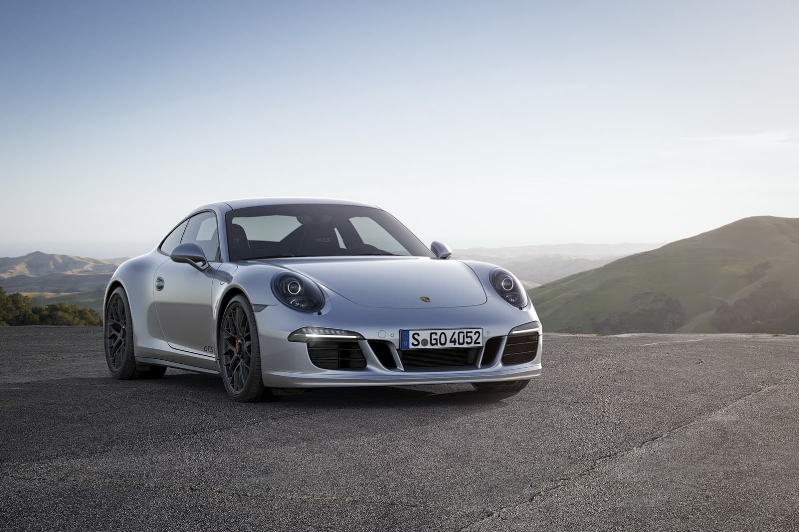 2015-Porsche-911-GTS-Series 7
