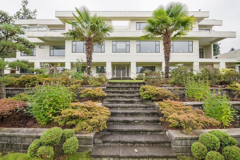 Hawaiian-Style-Contemporary-Mansion-Vancouver 1