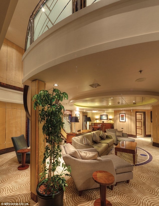 Queen-Mary-2-Luxury-Cabins 7