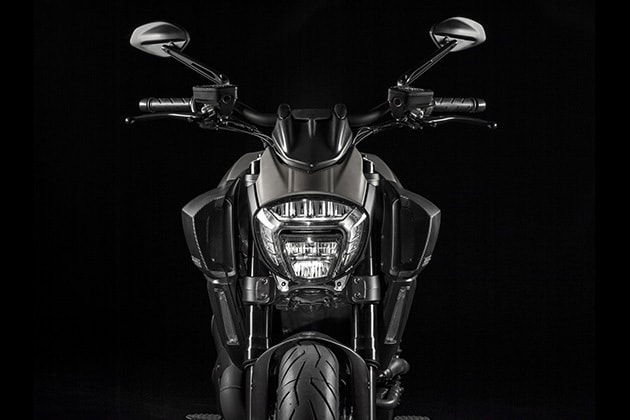 2015-Limited-Edition-Ducati-Diavel-Titanium 3