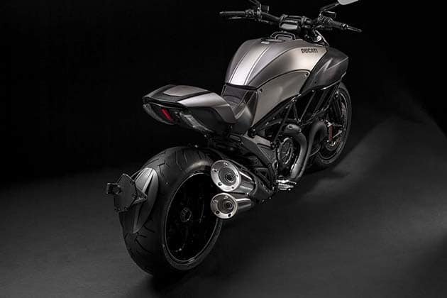 2015-Limited-Edition-Ducati-Diavel-Titanium 5